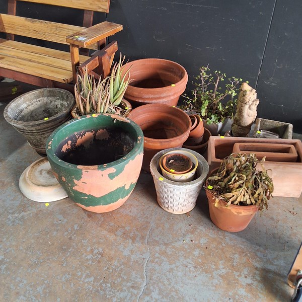 Lot 405 - GARDEN POTS