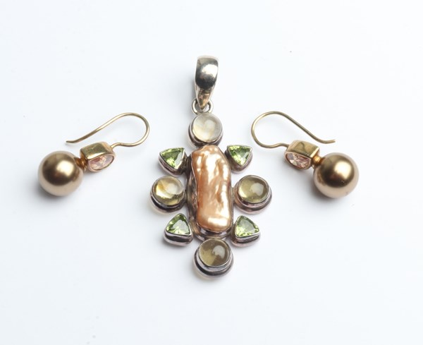Lot 1052 - SILVER PENDANT