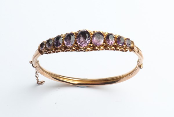 Lot 1004 - GOLD BRACELET