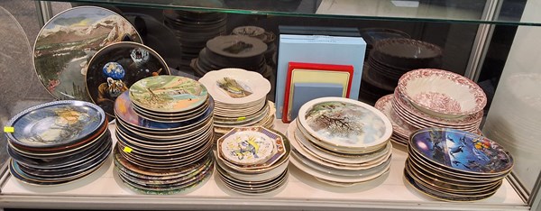 Lot 1435 - SOUVENIR PLATES