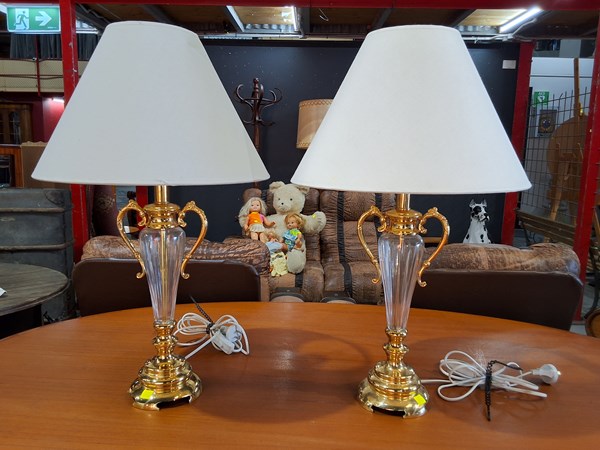 Lot 31 - TABLE LAMPS