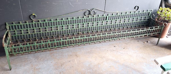 Lot 411 - PLANT STAND