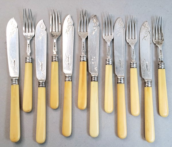 Lot 1112 - SILVER FLATWARE