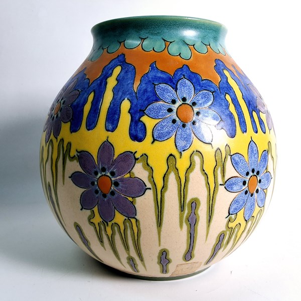 Lot 1224 - GOUDA VASE