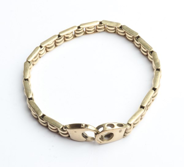 Lot 1006 - GOLD BRACELET