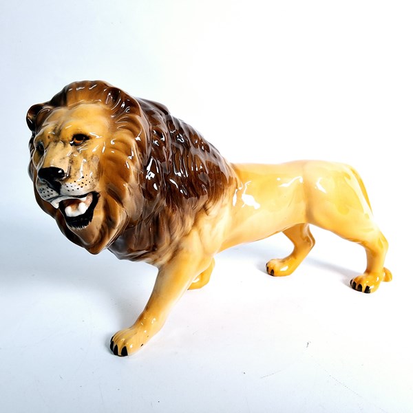 Lot 1252 - BESWICK LION
