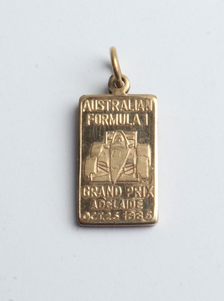Lot 1018 - GOLD PENDANT
