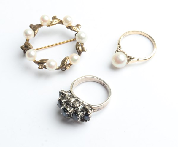 Lot 1058 - GOLD RING