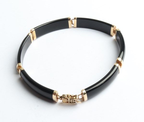 Lot 1041 - GOLD & ONYX BRACELET