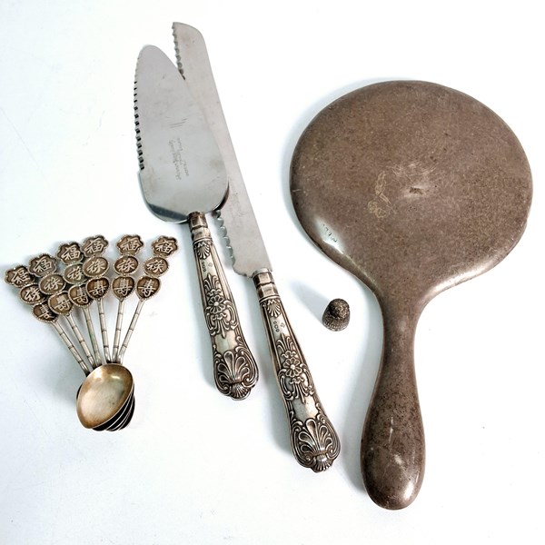 Lot 1123 - SILVERWARES