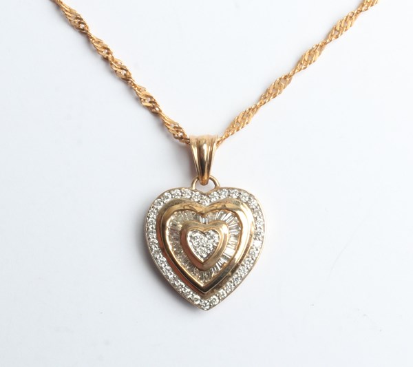 Lot 1063 - GOLD NECKLACE