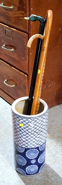 Lot 352 - UMBRELLA STAND