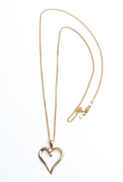 Lot 1062 - GOLD NECKLACE