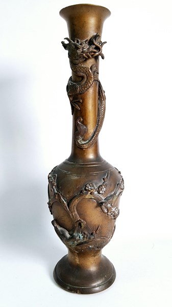 Lot 1388 - BRONZE VASE