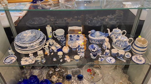 Lot 1428 - BLUE AND WHITE CHINA