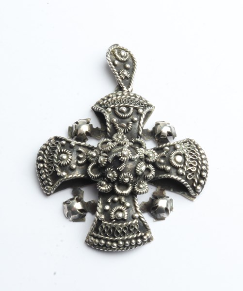 Lot 1084 - SILVER PENDANT