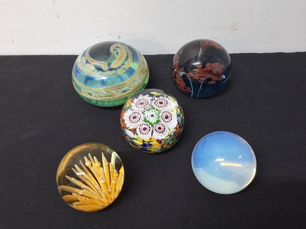 Lot 1206 - PAPER WEIGHTS