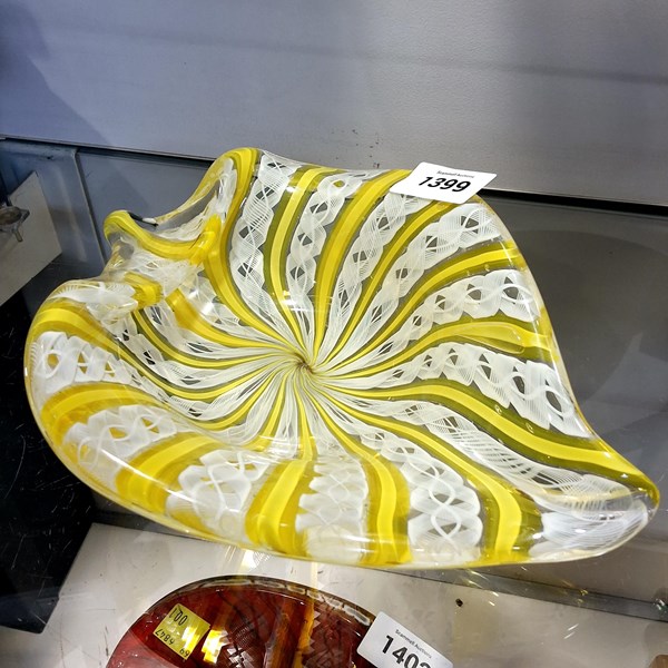 Lot 1399 - STUDIO GLASS DISH
