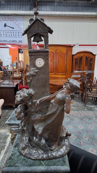 Lot 1240 - MANTEL CLOCK