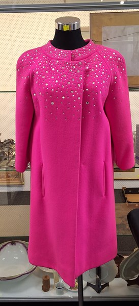 Lot 1279 - VINTAGE COAT