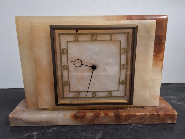Lot 1401 - MANTLE CLOCK