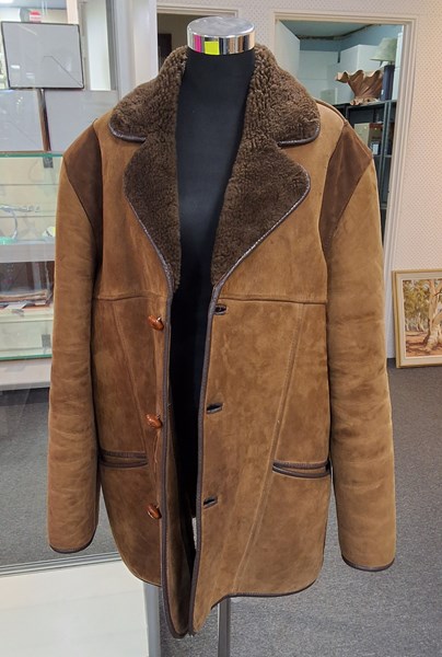 Lot 1280 - SHEEPSKIN COAT