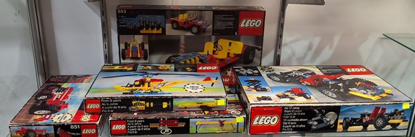 Lot 1473 - VINTAGE LEGO SETS