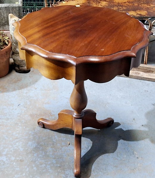 Lot 370 - OCCASIONAL TABLE