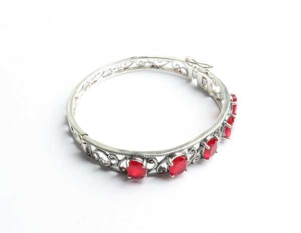 Lot 1068 - SILVER BRACELET