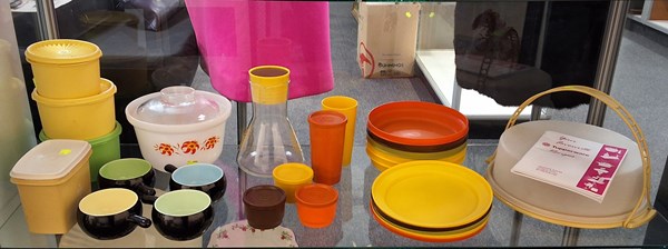 Lot 1201 - VINTAGE TUPPERWARE