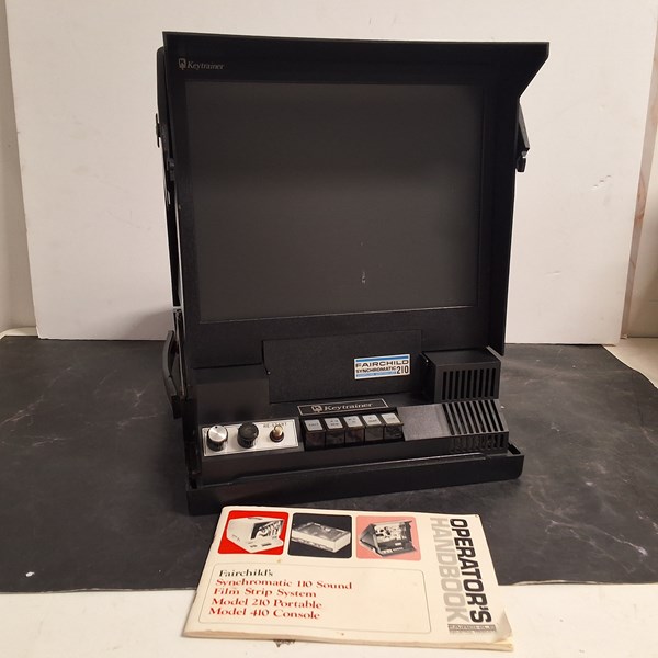 Lot 1445 - FILMSTRIP PROJECTOR