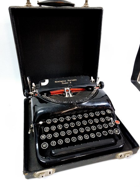 Lot 1380 - TYPEWRITER