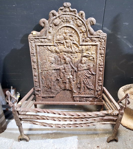 Lot 418 - FIRE GRATE