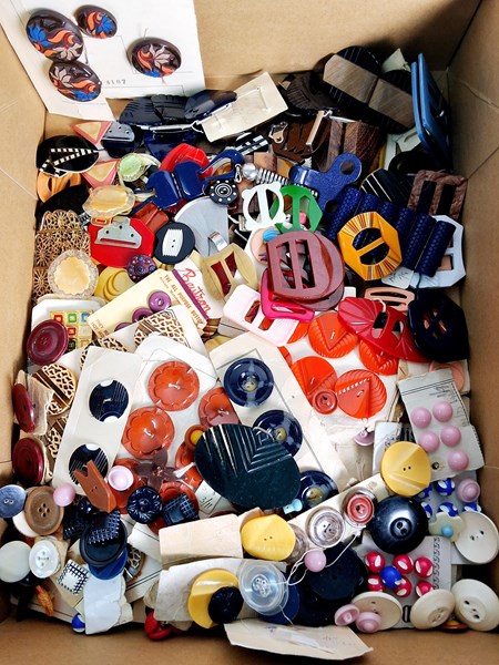 Lot 1449 - BUTTONS & BUCKLES