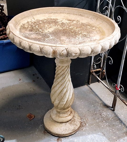Lot 414 - BIRD BATH