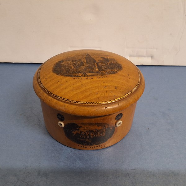 Lot 1080 - THREAD CASE