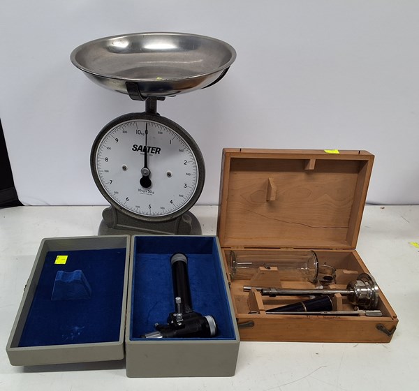 Lot 1504 - VINTAGE SCIENCE EQUIPMENT