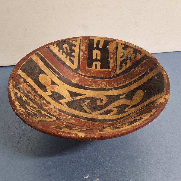 Lot 1530 - POTTERY BOWL