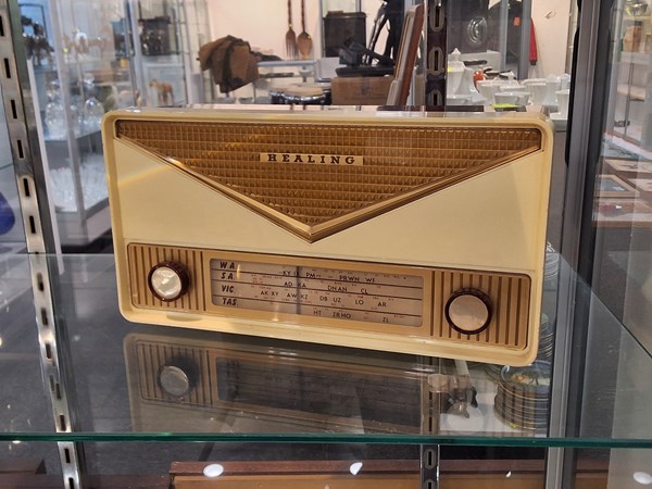 Lot 1456 - HEALING RADIO
