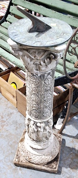 Lot 387 - SUNDIAL