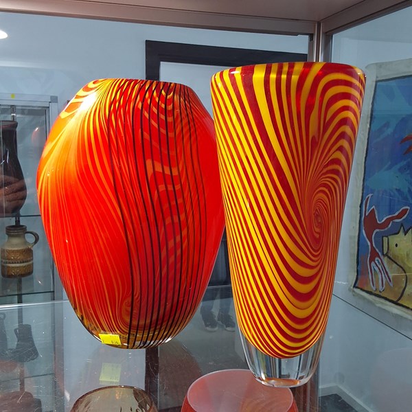 Lot 1367 - VASES