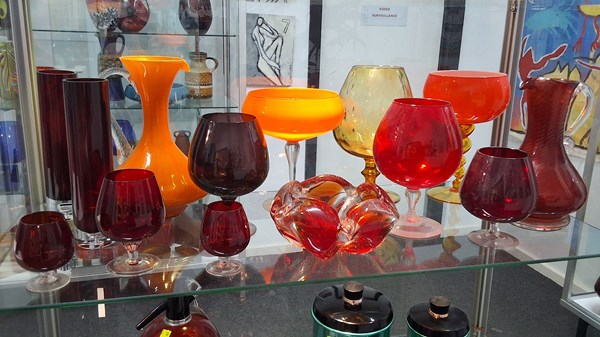 Lot 1369 - COLOURED GLASSWARE