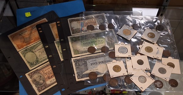 Lot 1450 - VINTAGE CURRENCY
