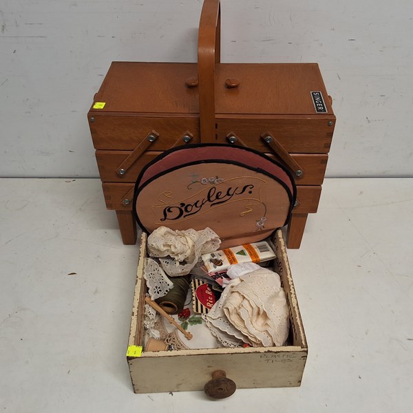 Lot 1479 - SEWING REQUISITES