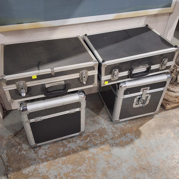 Lot 386 - CASES