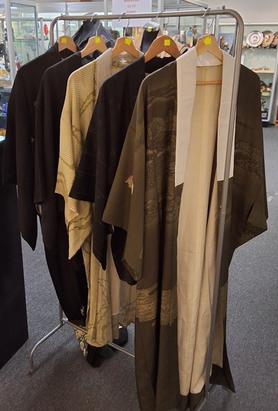 Lot 1230 - KIMONOS