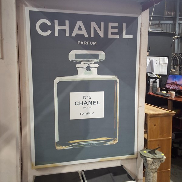 Lot 385 - ADVERTISING