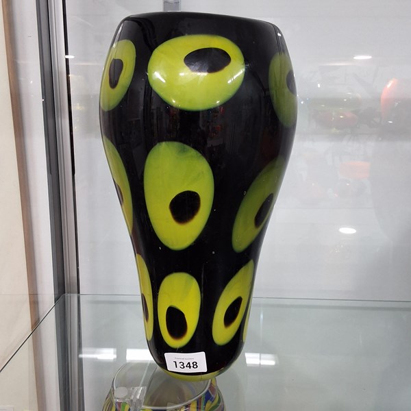 Lot 1348 - VASE