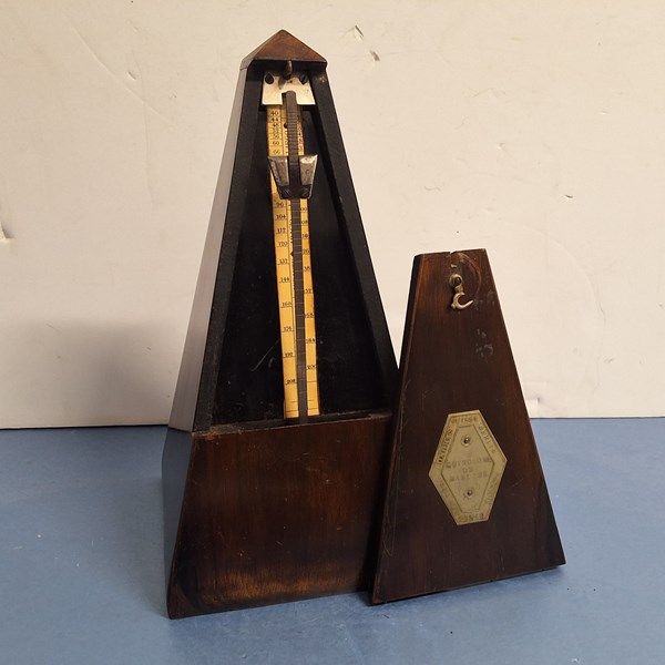 Lot 1323 - METRONOME