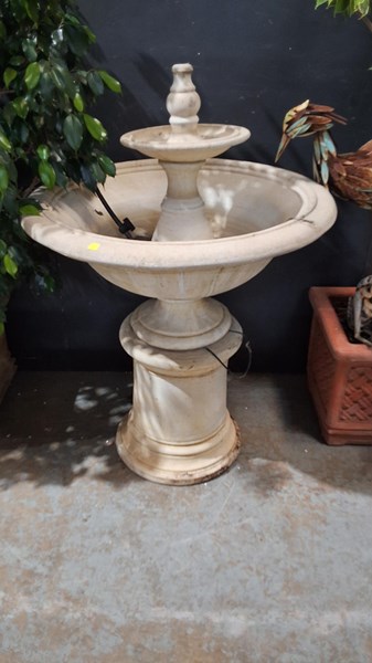Lot 402 - WATER FOUNTAIN